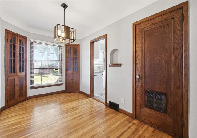 Photo 3 of Single family home for sale at 1118 Livingston Ave, Saint Paul, MN 55118 | MLS# 7145795 | Listing updated on 2026-10-08