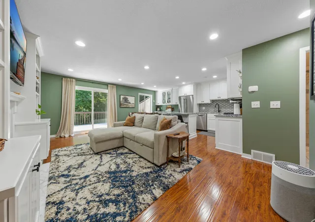 Photo 3 of Sale Pending at 286 W Eagle Lake Dr, Maple Grove, MN 55369 | MLS# 7145802 | Listing updated on 2026-10-05