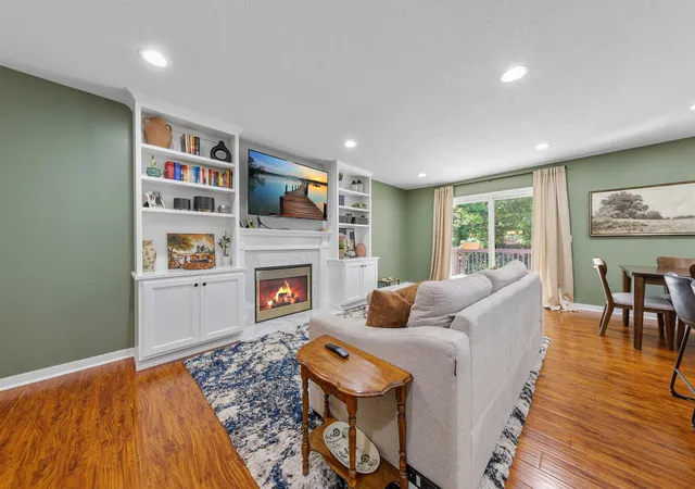 Photo 3 of Sale Pending at 286 W Eagle Lake Dr, Maple Grove, MN 55369 | MLS# 7145802 | Listing updated on 2026-10-05