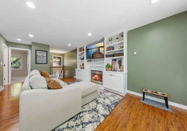 Photo 4 of Sale Pending at 286 W Eagle Lake Dr, Maple Grove, MN 55369 | MLS# 7145802 | Listing updated on 2026-10-05