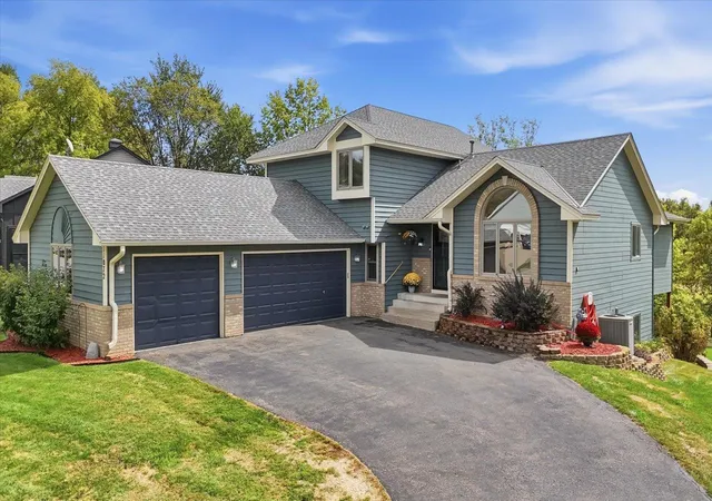 Photo 1 of Single family home for sale at 11072 190th Avenue Nw, Elk River, MN 55330 | MLS# 7145806 | Listing updated on 2026-10-07