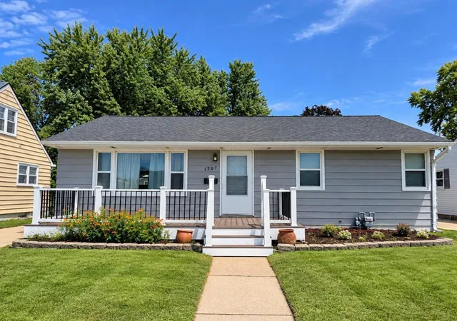 Photo 1 of Single family home for sale at 1707 4th Avenue Se, Austin, MN 55912 | MLS# 7145815 | Listing updated on 2026-10-05