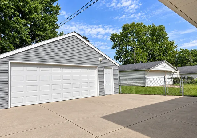 Photo 3 of Single family home for sale at 1707 4th Avenue Se, Austin, MN 55912 | MLS# 7145815 | Listing updated on 2026-10-05