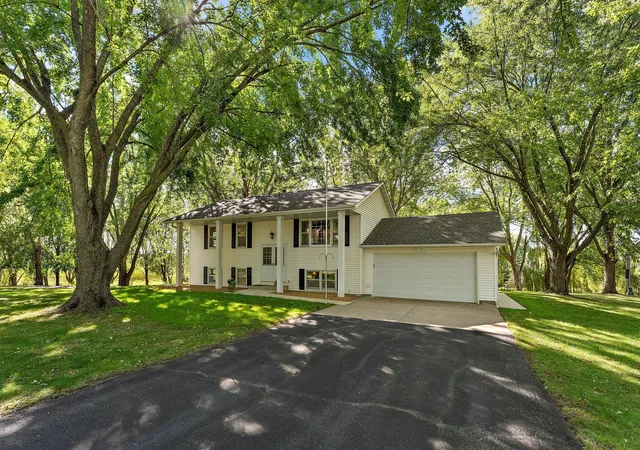 Single family home for sale at 18421 Country Squires Cir, Prior Lake, MN 55372 | MLS# 7145816