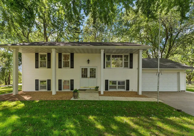 Photo 2 of Single family home for sale at 18421 Country Squires Cir, Prior Lake, MN 55372 | MLS# 7145816 | Listing updated on 2026-09-23