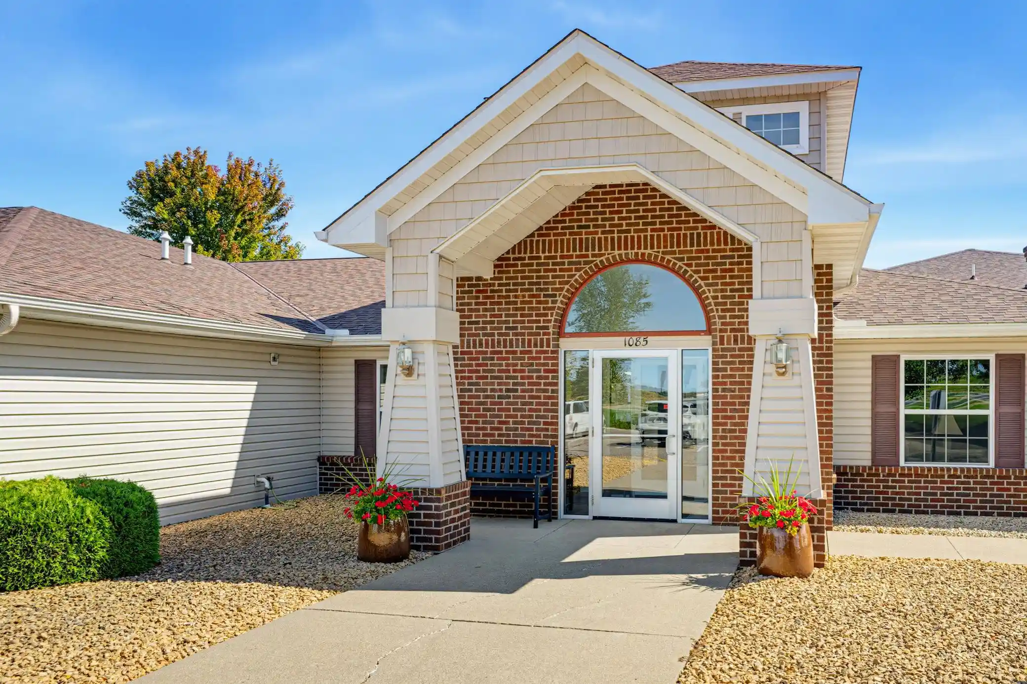 Listing Photo 1 - Condo for sale in 1085 Dale St SW located at 1085 Dale St SW, Hutchinson, MN 55350 - Unit #115