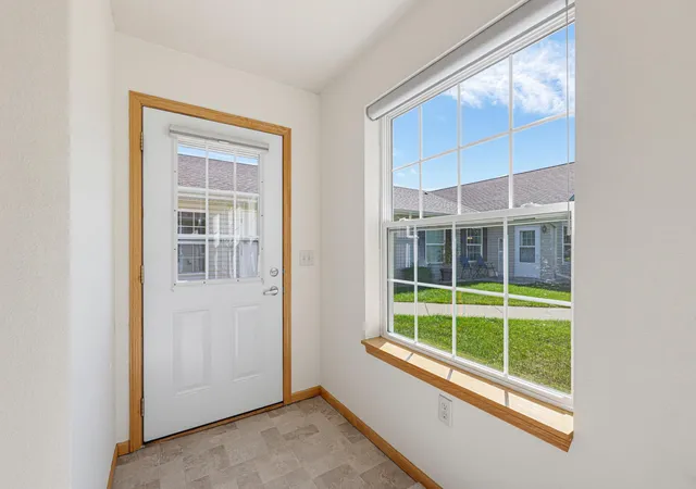Photo 3 of Condo for sale at 1085 Dale St Sw #115, Hutchinson, MN 55350 | MLS# 7145826 | Listing updated on 2026-09-22