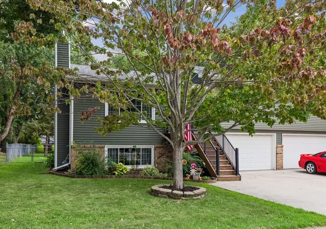 Photo 2 of Townhouse for sale at 17540 Ionia Path, Lakeville, MN 55044 | MLS# 7145845 | Listing updated on 2026-09-18