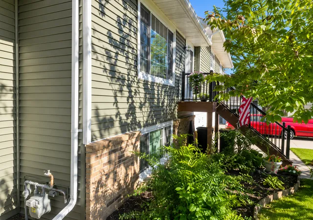 Photo 3 of Townhouse for sale at 17540 Ionia Path, Lakeville, MN 55044 | MLS# 7145845 | Listing updated on 2026-09-18