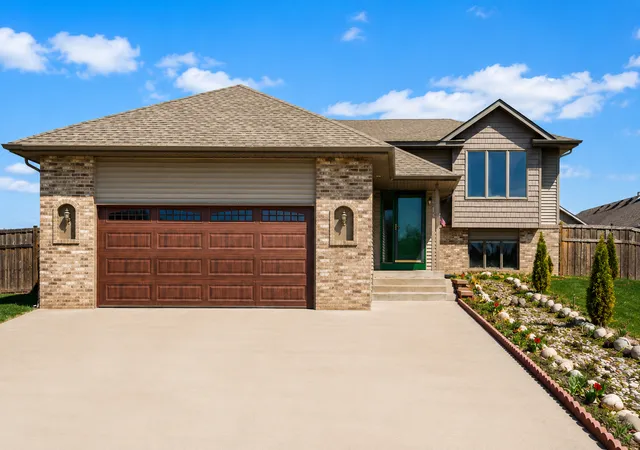 Photo 1 of Single family home for sale at 2916 Frank St, Saint Paul, MN 55109 | MLS# 7145853 | Listing updated on 2026-09-28