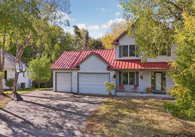 Photo 3 of Single family home for sale at 1128 Creekside Cir, Stillwater, MN 55082 | MLS# 7145860 | Listing updated on 2026-10-09