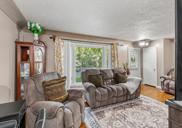 Photo 4 of Sale Pending at 6950 1st Avenue S, Richfield, MN 55423 | MLS# 7145871 | Listing updated on 2026-10-09