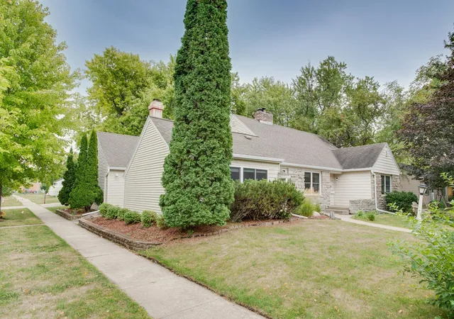 Photo 3 of Single family home for sale at 1100 13th Street S, Moorhead, MN 56560 | MLS# 7145904 | Listing updated on 2026-09-18