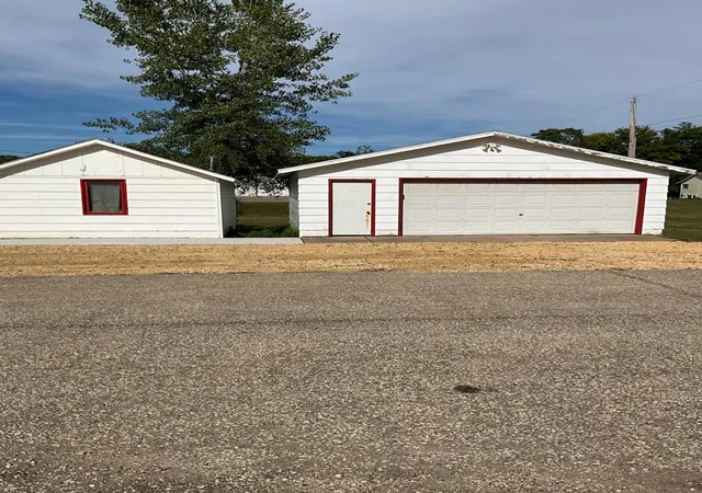 Photo 2 of Single family home for sale at 408 6th Street, Pepin, WI 54759 | MLS# 7145911 | Listing updated on 2026-09-21