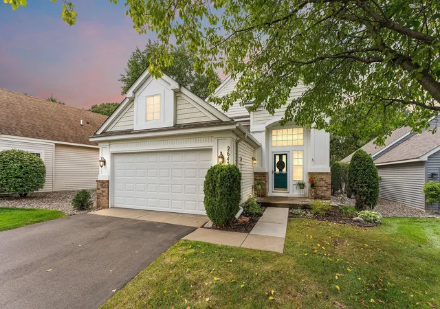 Photo 1 of Single family home for sale at 2643 Oak Ridge Trl, Saint Paul, MN 55125 | MLS# 7145938 | Listing updated on 2026-10-23