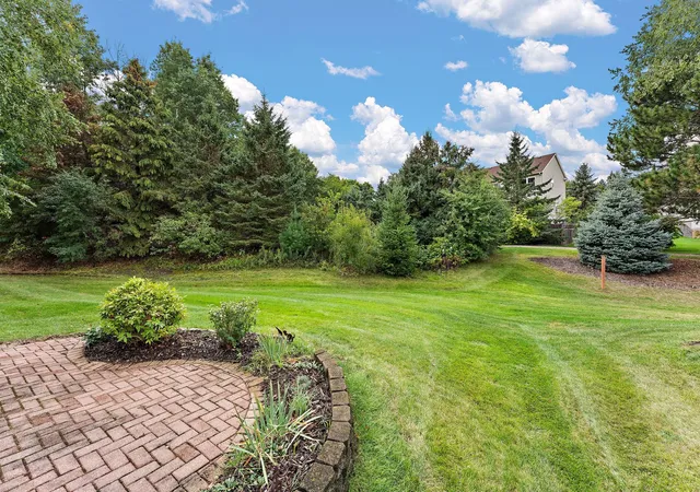Photo 3 of Single family home for sale at 2643 Oak Ridge Trl, Saint Paul, MN 55125 | MLS# 7145938 | Listing updated on 2026-10-23