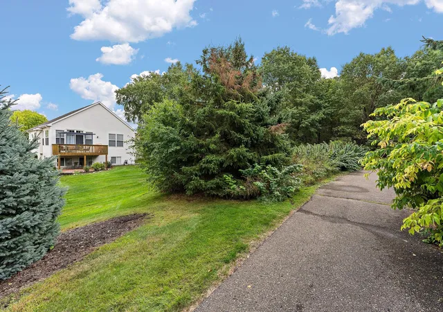 Photo 4 of Single family home for sale at 2643 Oak Ridge Trl, Saint Paul, MN 55125 | MLS# 7145938 | Listing updated on 2026-10-23