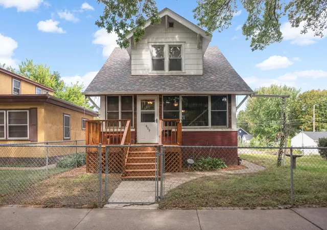 Photo 1 of Single family home for sale at 809 Minnehaha Ave W, Saint Paul, MN 55104 | MLS# 7145944 | Listing updated on 2026-10-01