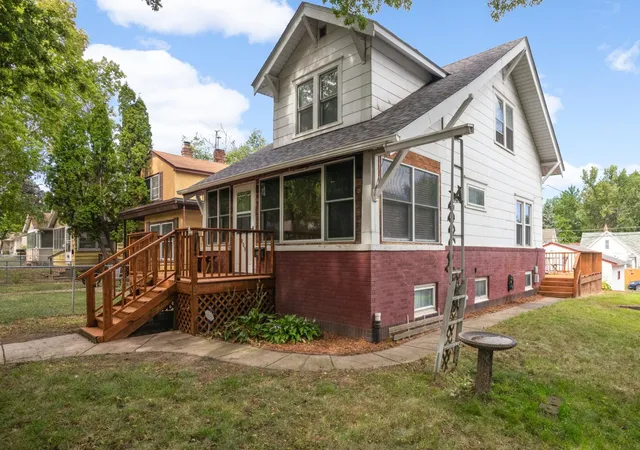 Photo 2 of Single family home for sale at 809 Minnehaha Ave W, Saint Paul, MN 55104 | MLS# 7145944 | Listing updated on 2026-10-01