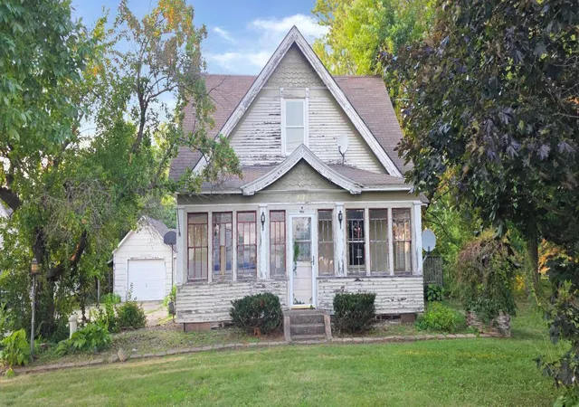 Photo 1 of Single family home for sale at 812 Maple Ave E, Mora, MN 55051 | MLS# 7145945 | Listing updated on 2026-09-18