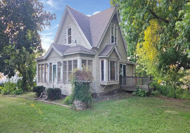 Photo 2 of Single family home for sale at 812 Maple Ave E, Mora, MN 55051 | MLS# 7145945 | Listing updated on 2026-09-18