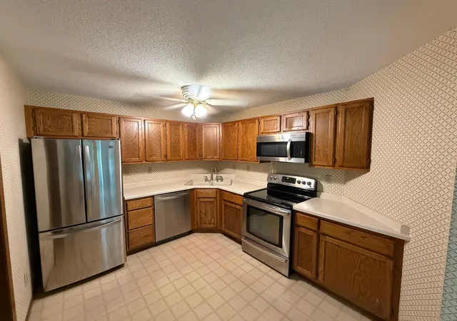 Photo 4 of Condo for sale at 1570 Wheelock Ln #104, Saint Paul, MN 55117 | MLS# 7145947 | Listing updated on 2026-09-22