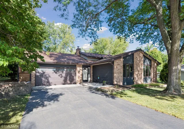 Photo 1 of Single family home for sale at 1549 Skyview Dr, Chaska, MN 55318 | MLS# 7145955 | Listing updated on 2026-09-18