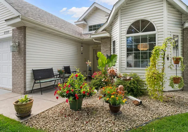 Photo 3 of Single family home for sale at 2333 Cleveland Ln S, Cambridge, MN 55008 | MLS# 7145993 | Listing updated on 2026-09-20