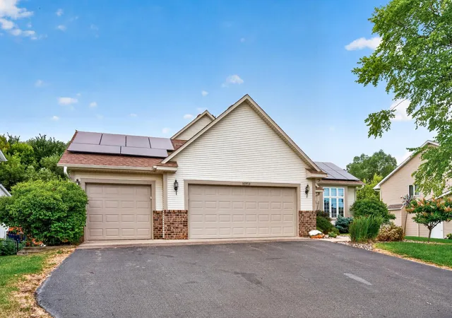 Photo 3 of Single family home for sale at 16959 Hubbard Trl, Lakeville, MN 55044 | MLS# 7146003 | Listing updated on 2026-10-06