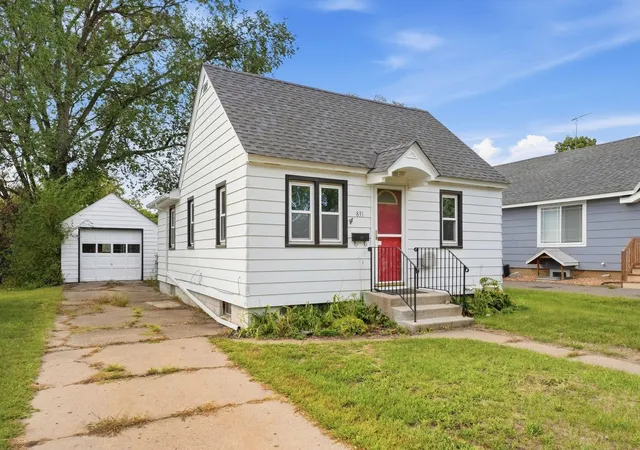 Photo 1 of Single family home for sale at 831 20th Avenue N, Saint Cloud, MN 56303 | MLS# 7146004 | Listing updated on 2026-09-18