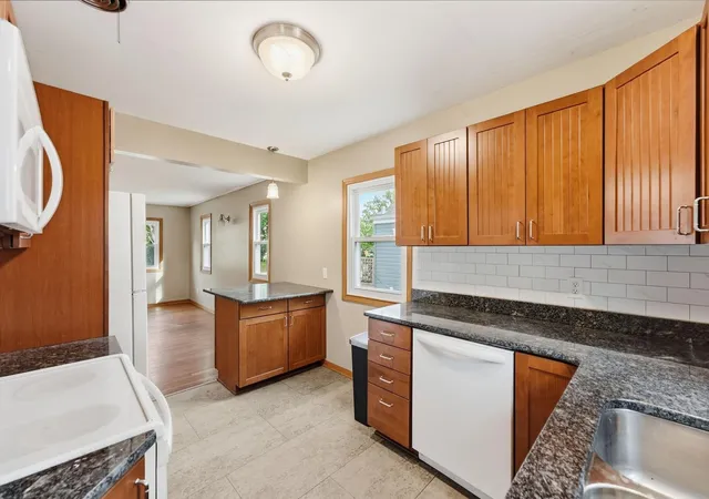 Photo 4 of Single family home for sale at 831 20th Avenue N, Saint Cloud, MN 56303 | MLS# 7146004 | Listing updated on 2026-09-18