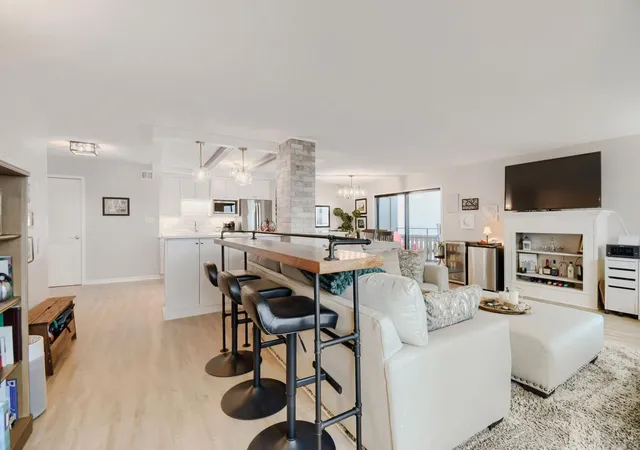 Photo 4 of Condo for sale at 400 Groveland Ave #2313, Minneapolis, MN 55403 | MLS# 7146008 | Listing updated on 2026-09-25