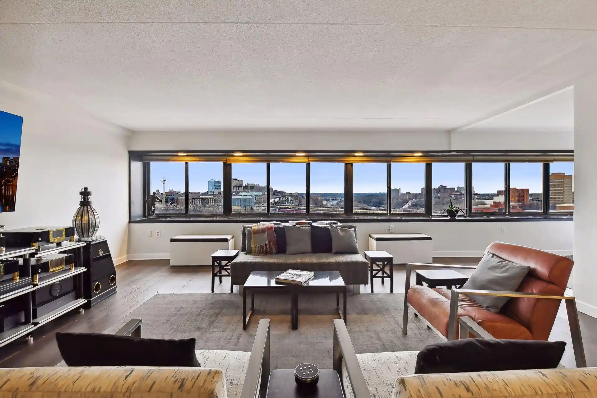 Listing Photo 2 - Condo for sale in 1920 S 1St St located at 1920 S 1St St, Minneapolis, MN 55454 - Unit #906