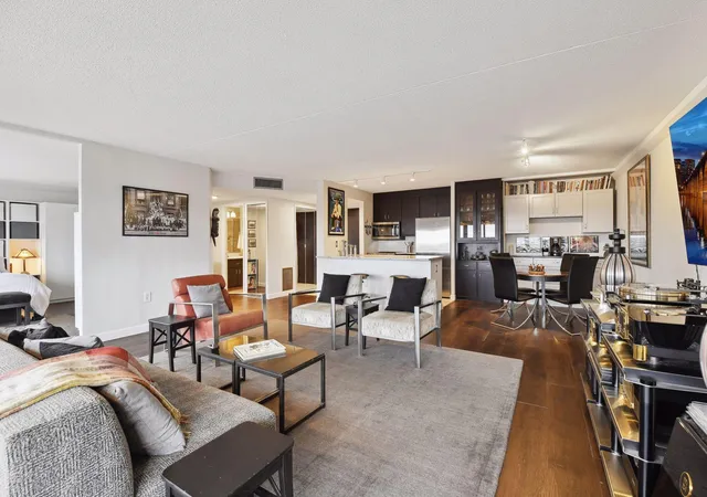 Listing Photo 5 - Condo for sale in building located at 1920 S 1St St, Minneapolis, MN 55454 - Unit #906