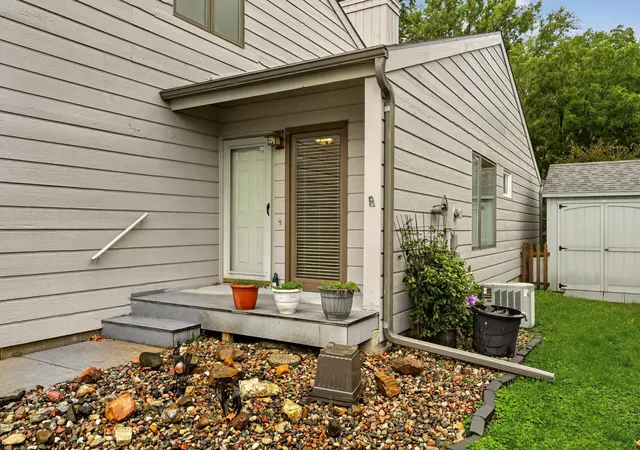 Photo 2 of Townhouse for sale at 754 Neville Ct Se, Rochester, MN 55904 | MLS# 7146038 | Listing updated on 2026-09-19