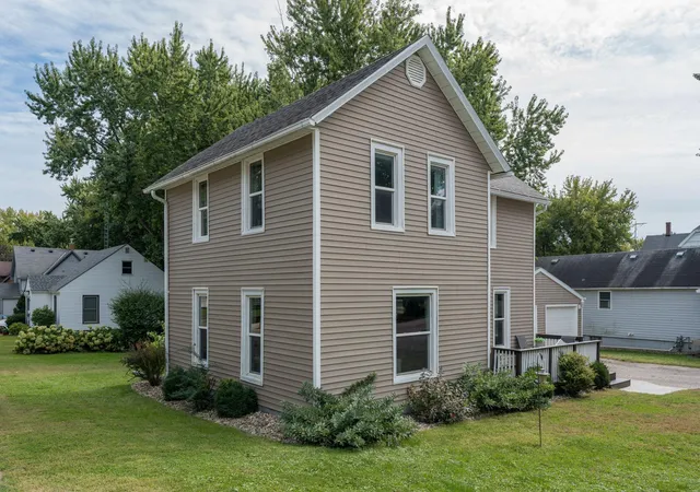 Photo 2 of Single family home for sale at 211 N Market St, Janesville, MN 56048 | MLS# 7146043 | Listing updated on 2026-09-18