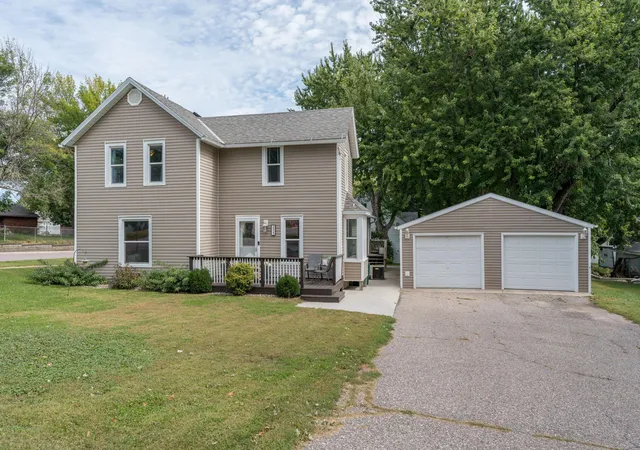Photo 3 of Single family home for sale at 211 N Market St, Janesville, MN 56048 | MLS# 7146043 | Listing updated on 2026-09-18