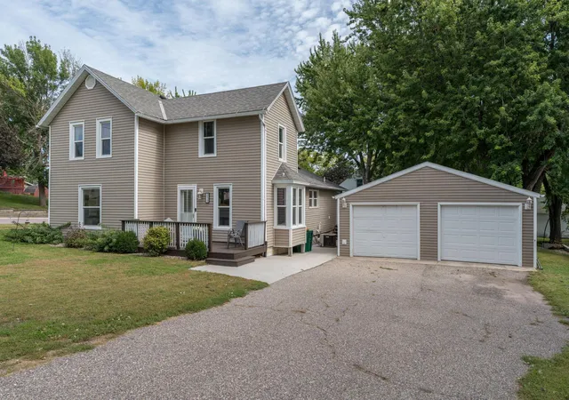 Photo 3 of Single family home for sale at 211 N Market St, Janesville, MN 56048 | MLS# 7146043 | Listing updated on 2026-09-18