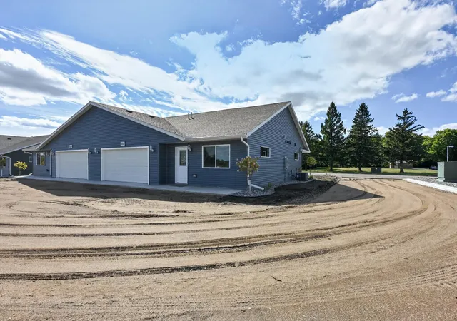 Photo 3 of Single family home for sale at 1501 Nokomis St, Alexandria, MN 56308 | MLS# 7146058 | Listing updated on 2026-10-07