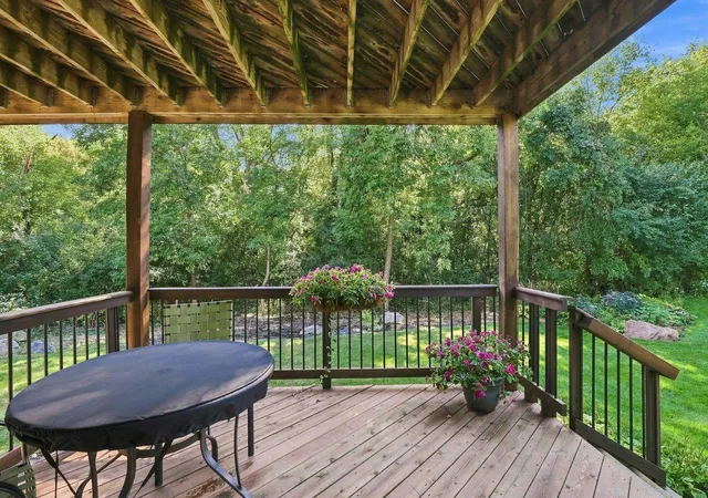 Photo 1 of Single family home for sale at 18385 Creeks Bnd Dr, Minnetonka, MN 55345 | MLS# 7146060 | Listing updated on 2026-10-07