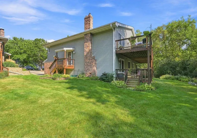 Photo 2 of Single family home for sale at 18385 Creeks Bnd Dr, Minnetonka, MN 55345 | MLS# 7146060 | Listing updated on 2026-10-07