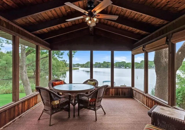 Photo 4 of Single family home for sale at 2162 Lakebrook Dr, Saint Paul, MN 55112 | MLS# 7146074 | Listing updated on 2026-10-01