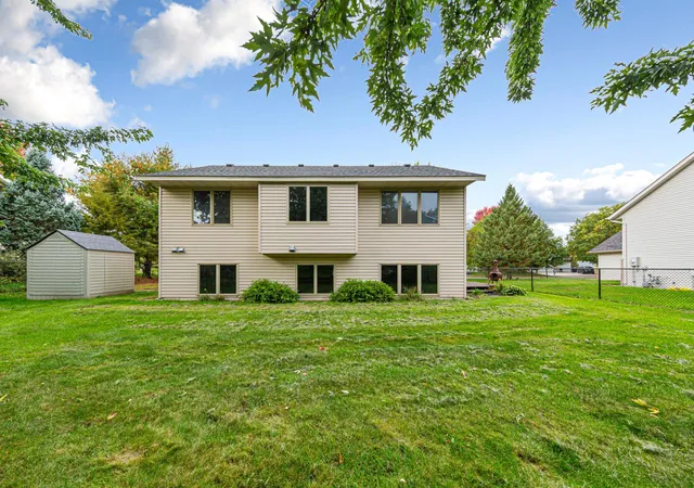 Photo 3 of Single family home for sale at 2305 Pepper Ridge Ln, Northfield, MN 55057 | MLS# 7146091 | Listing updated on 2026-10-09