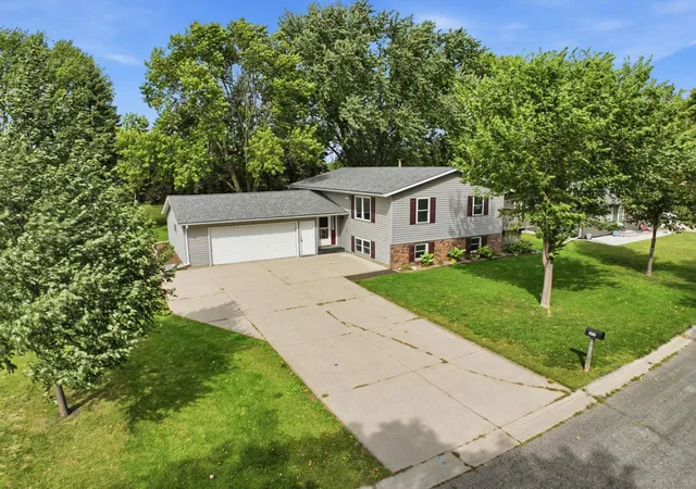 Photo 1 of Single family home for sale at 1412 18th Street Sw, Willmar, MN 56201 | MLS# 7146099 | Listing updated on 2026-09-22