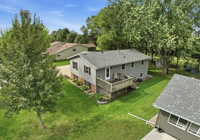 Photo 2 of Single family home for sale at 1412 18th Street Sw, Willmar, MN 56201 | MLS# 7146099 | Listing updated on 2026-09-22