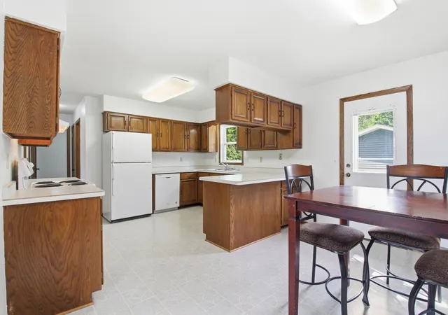 Photo 4 of Single family home for sale at 1412 18th Street SW, Willmar, MN 56201 | MLS# 7146099 | Listing updated on 2026-09-22