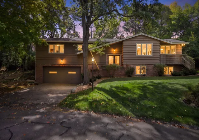 Photo 1 of Single family home for sale at 2931 Cedar Knoll Ct, Hopkins, MN 55305 | MLS# 7146107 | Listing updated on 2026-10-07