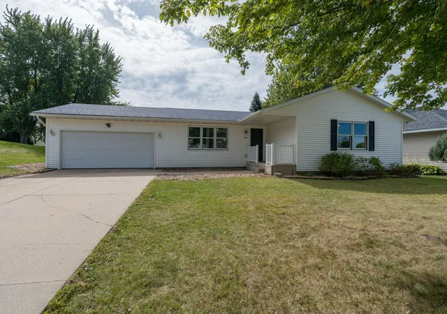 Photo 1 of Single family home for sale at 107 Meadow Ln, Janesville, MN 56048 | MLS# 7146112 | Listing updated on 2026-09-18