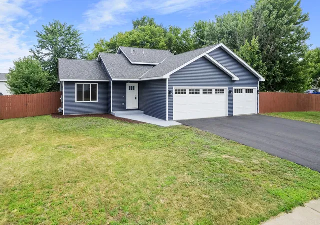 Photo 2 of Single family home for sale at 808 5th Avenue Sw, Isanti, MN 55040 | MLS# 7146113 | Listing updated on 2026-09-20