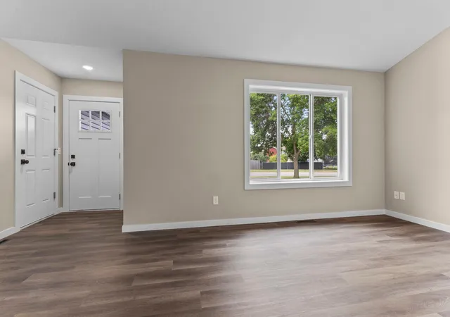 Photo 3 of Single family home for sale at 808 5th Avenue SW, Isanti, MN 55040 | MLS# 7146113 | Listing updated on 2026-09-20